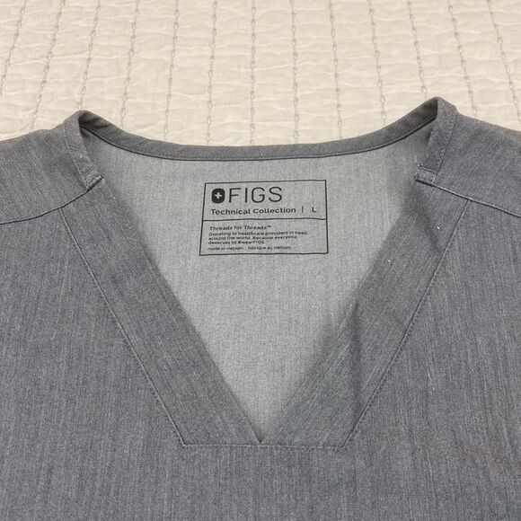 FIGS scrub top - Picture 6 of 10